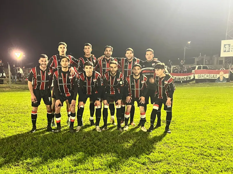 Plantel campeón del Competencia 2023 en el Parque Lavalleja