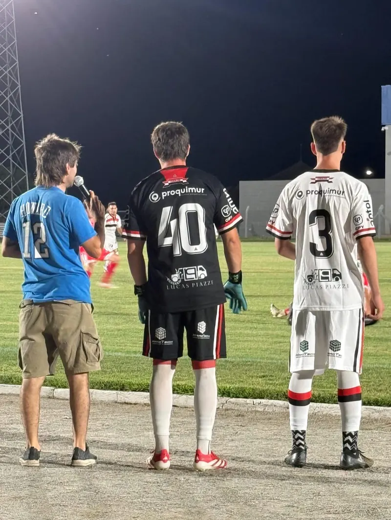 El plantel festeja la vuelta a la Copa A en el Estadio Koster